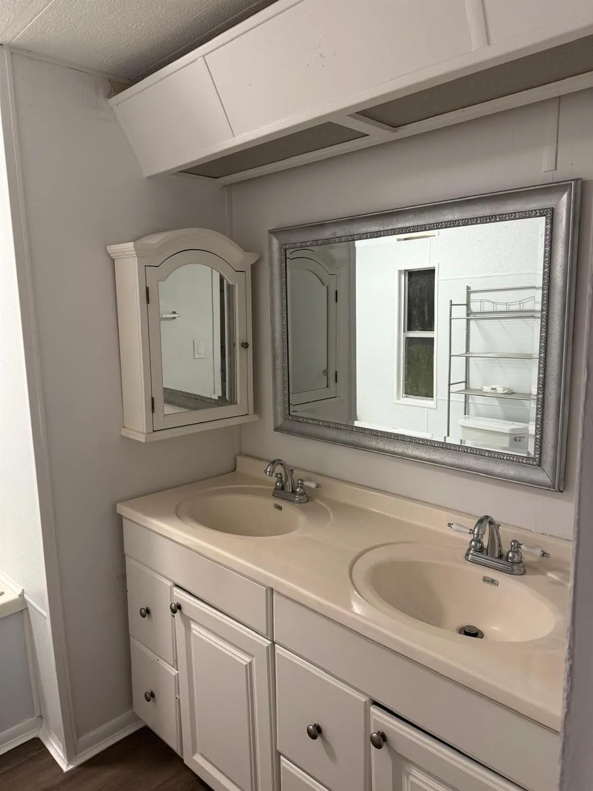 11621 Venetian Avenue