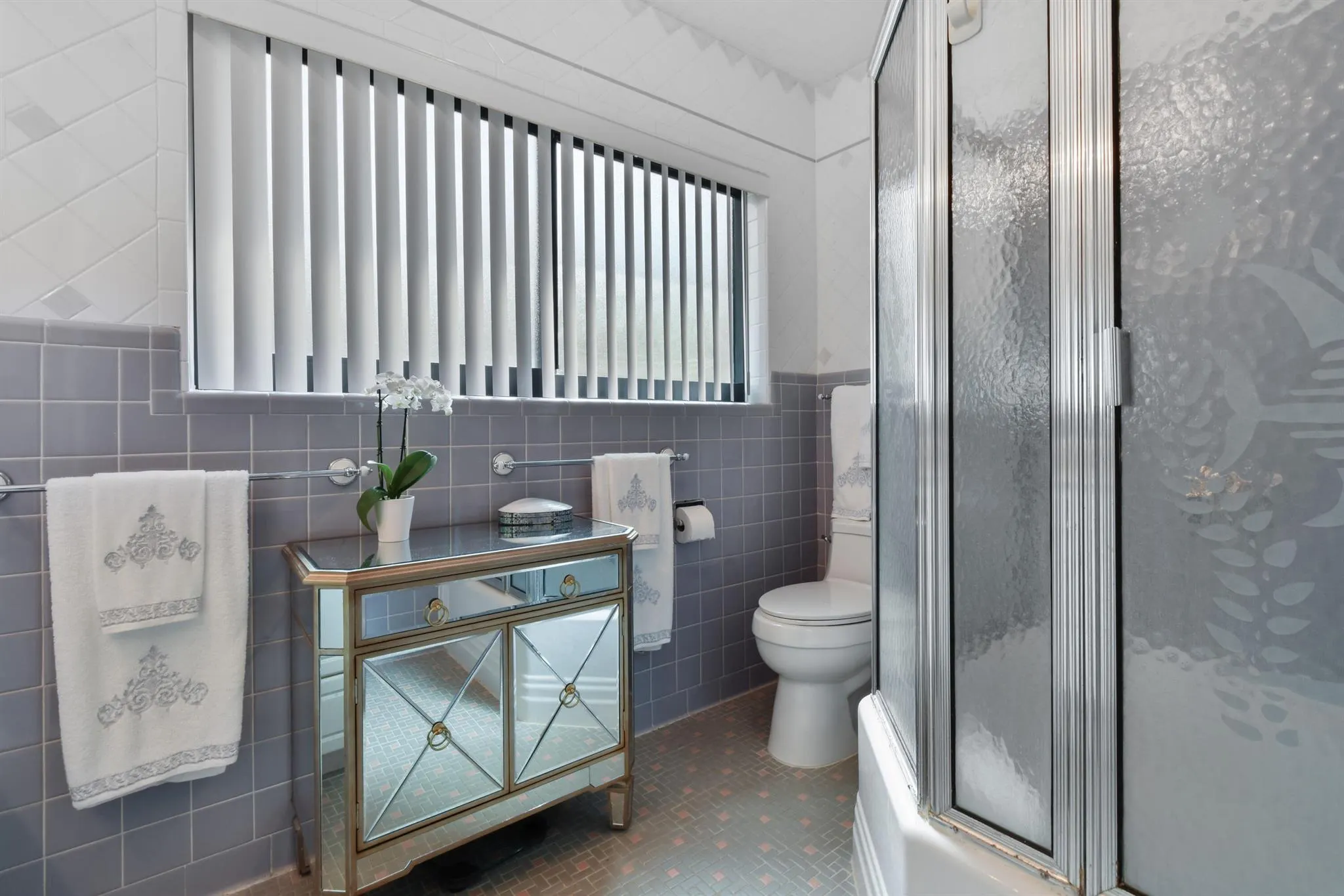 122 Peruvian Avenue, #18