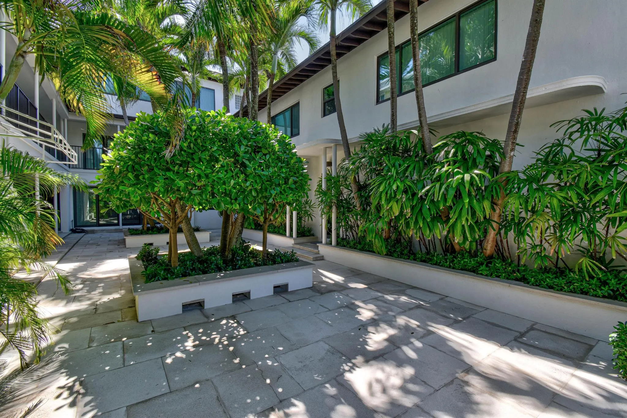 122 Peruvian Avenue, #18