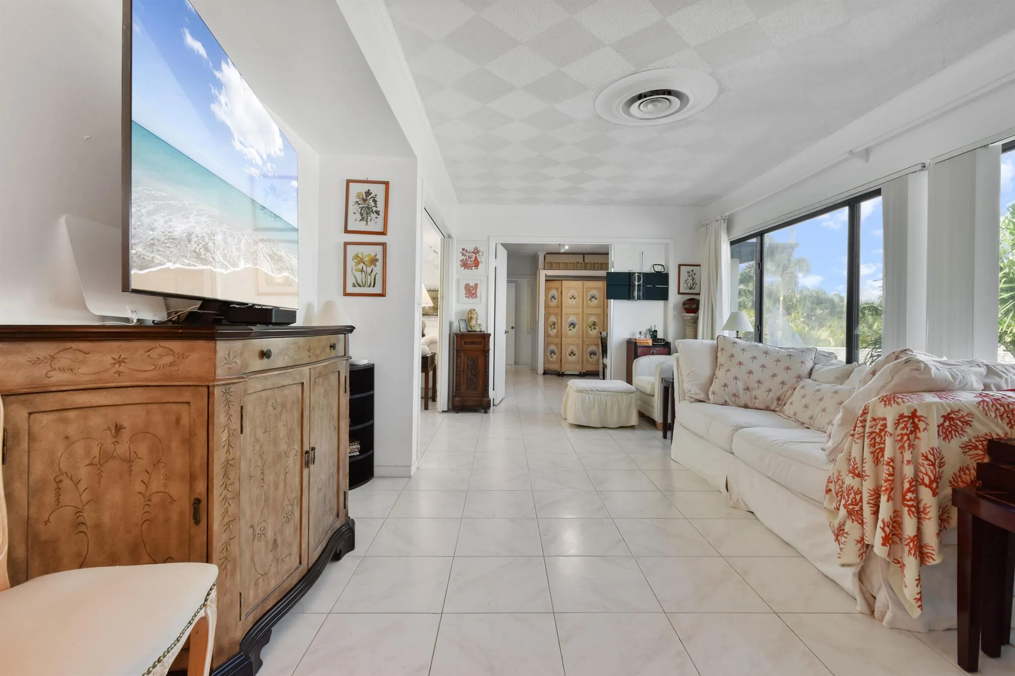 122 Peruvian Avenue, #18