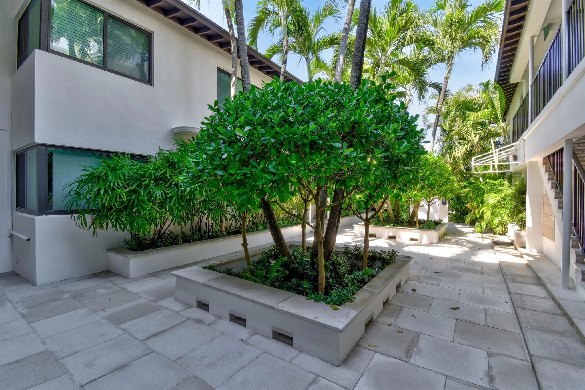 122 Peruvian Avenue, #18