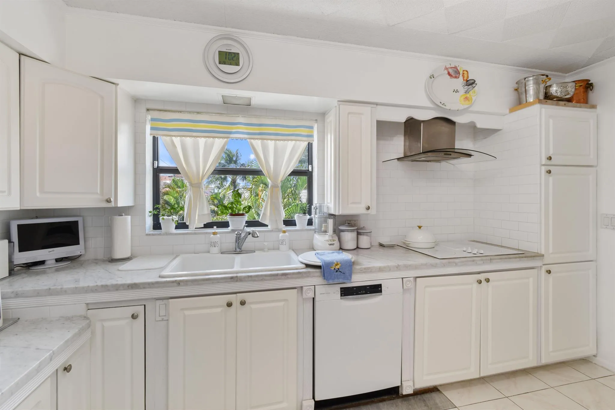 122 Peruvian Avenue, #18