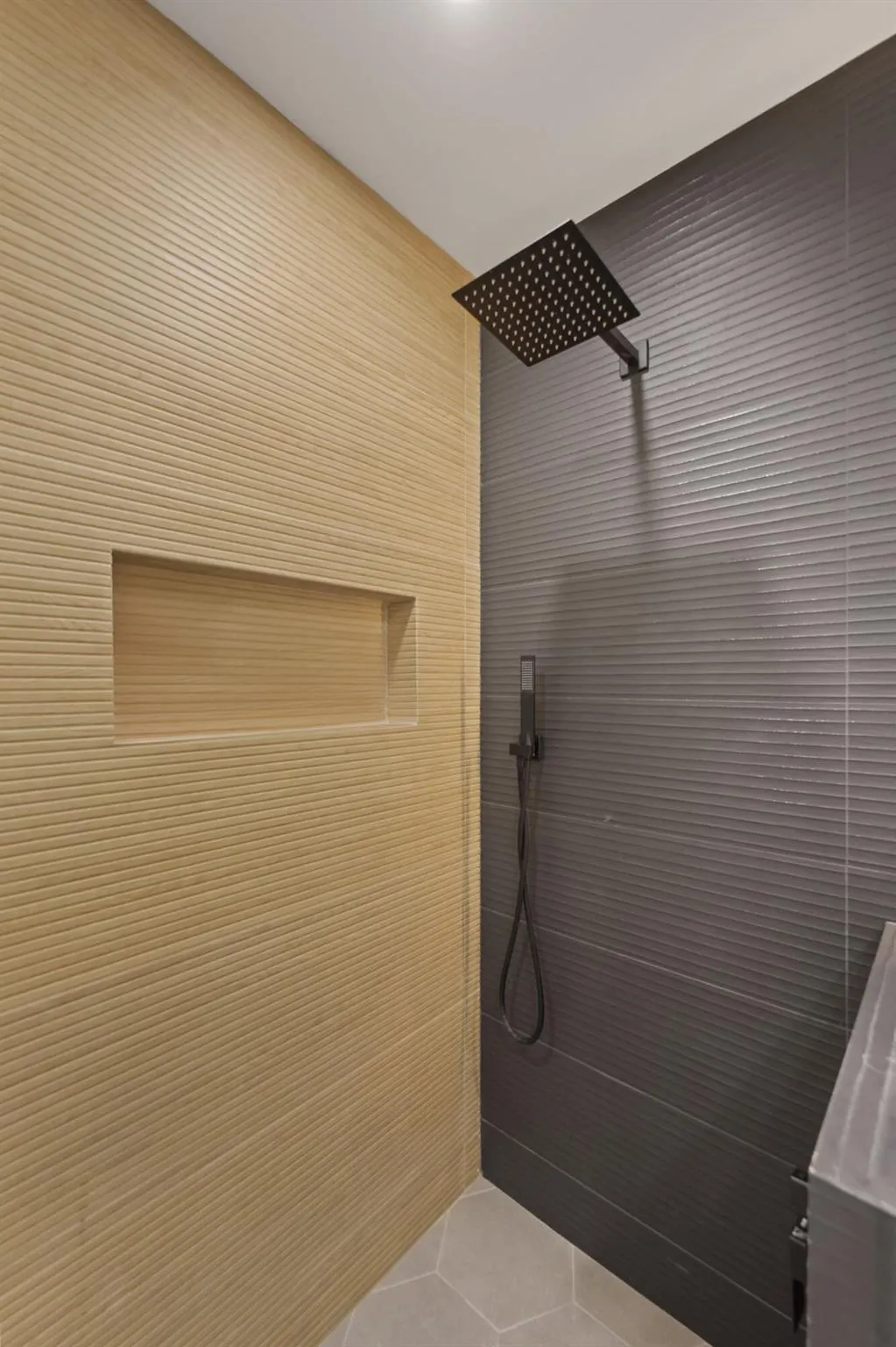 200 NE 2nd Avenue, #411