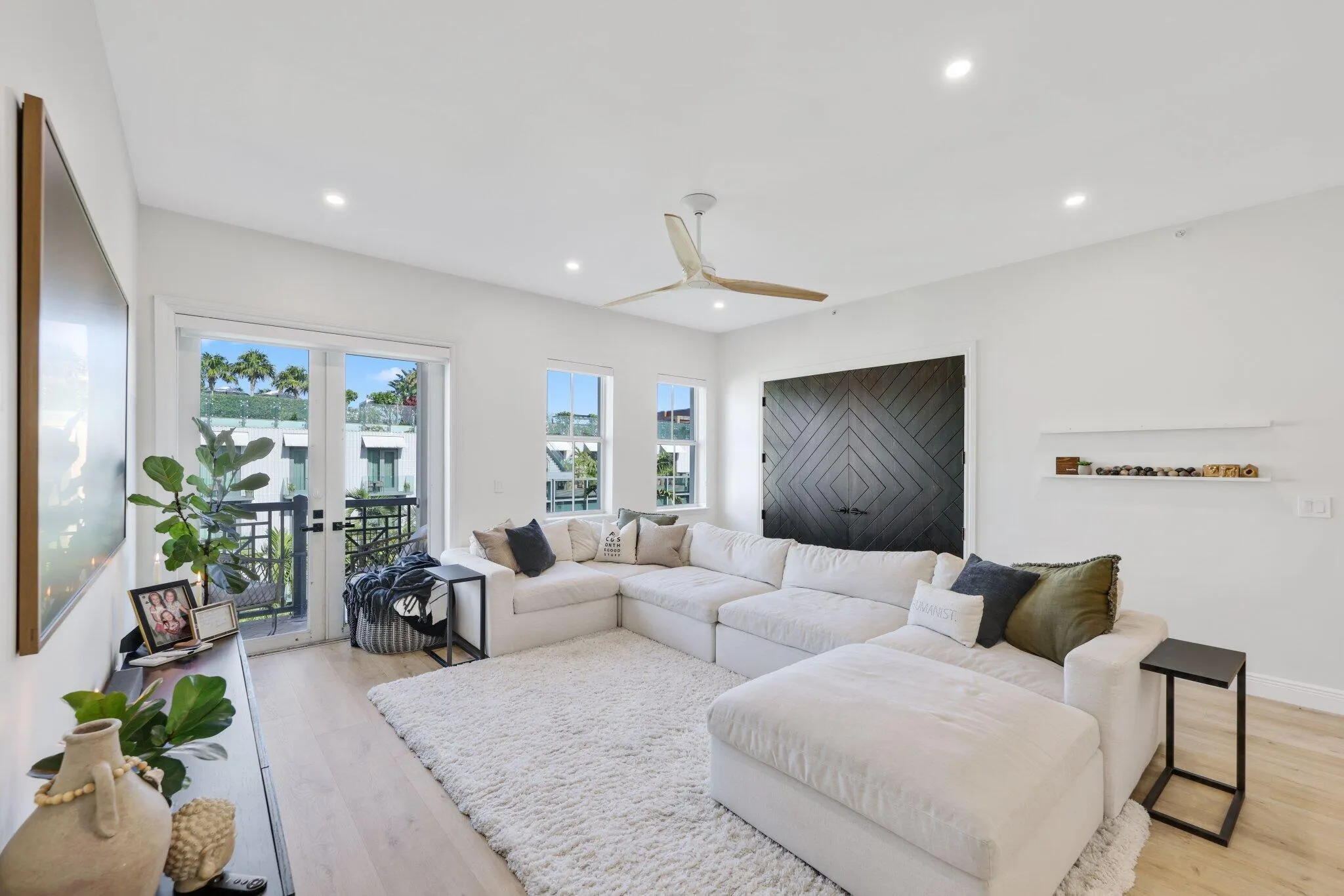 200 NE 2nd Avenue, #411