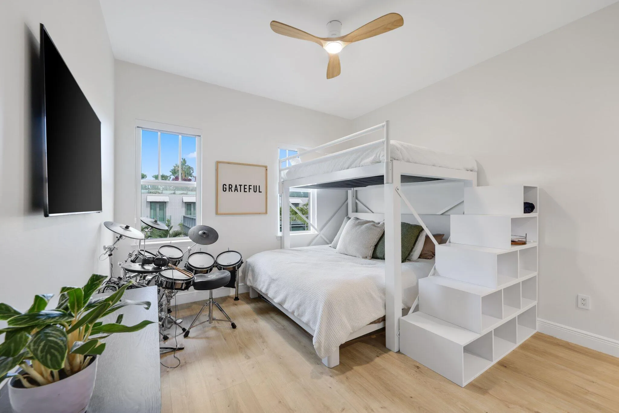 200 NE 2nd Avenue, #411