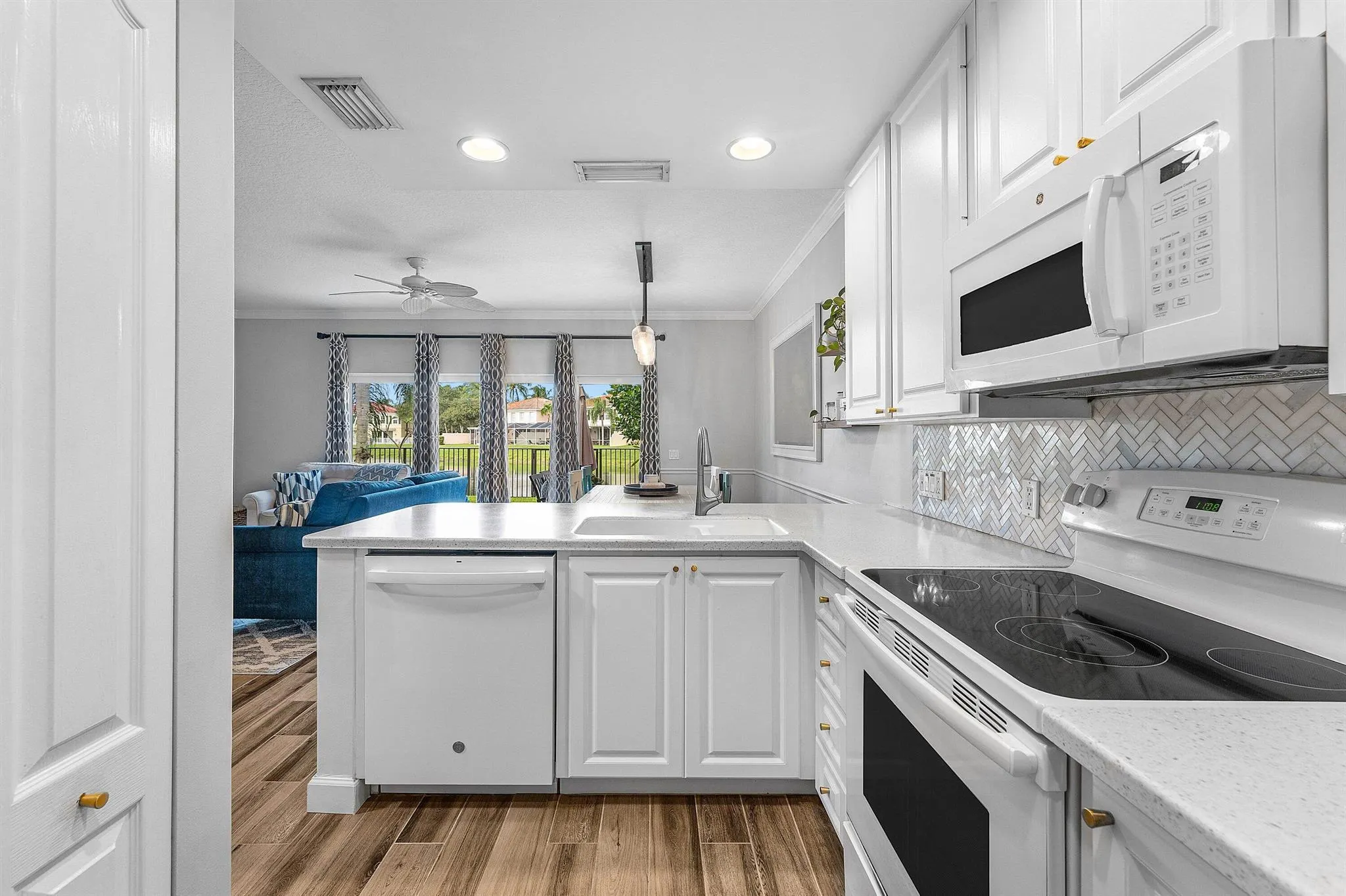 2109 Tarpon Lake Way