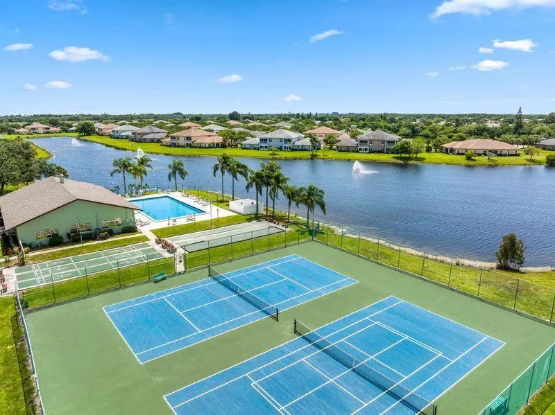 1767 S Dovetail Drive, #R