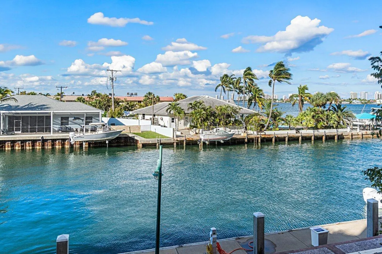 2650 Lake Shore Drive, #201