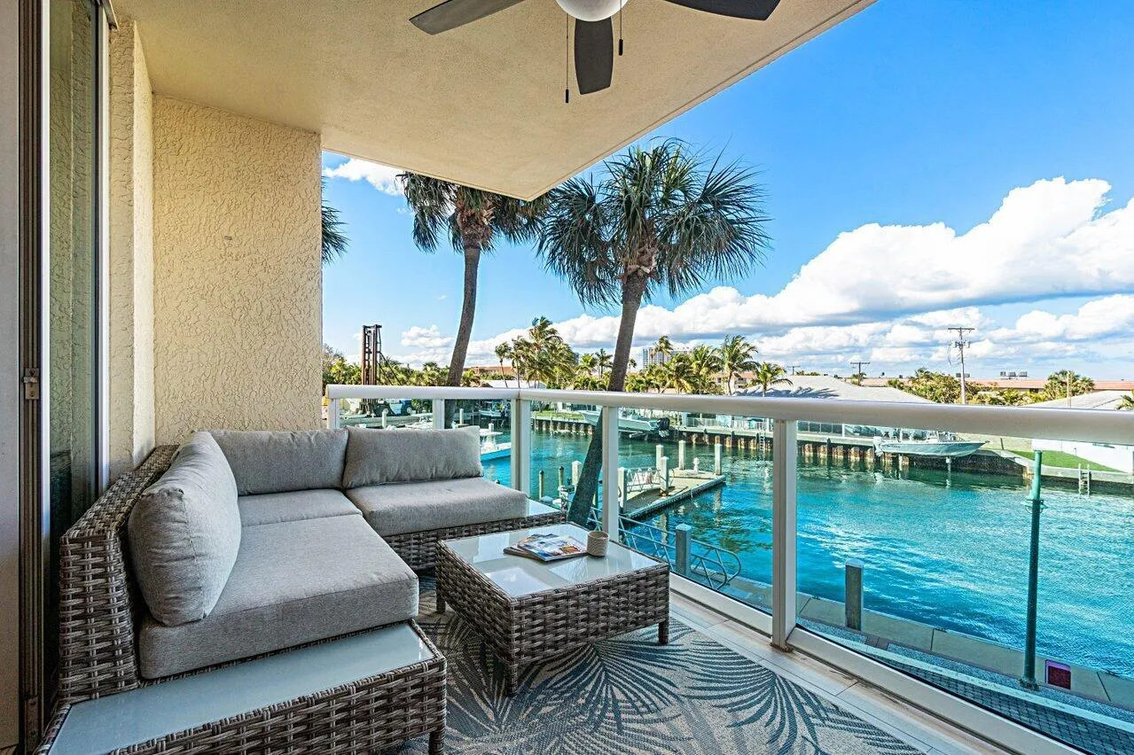 2650 Lake Shore Drive, #201