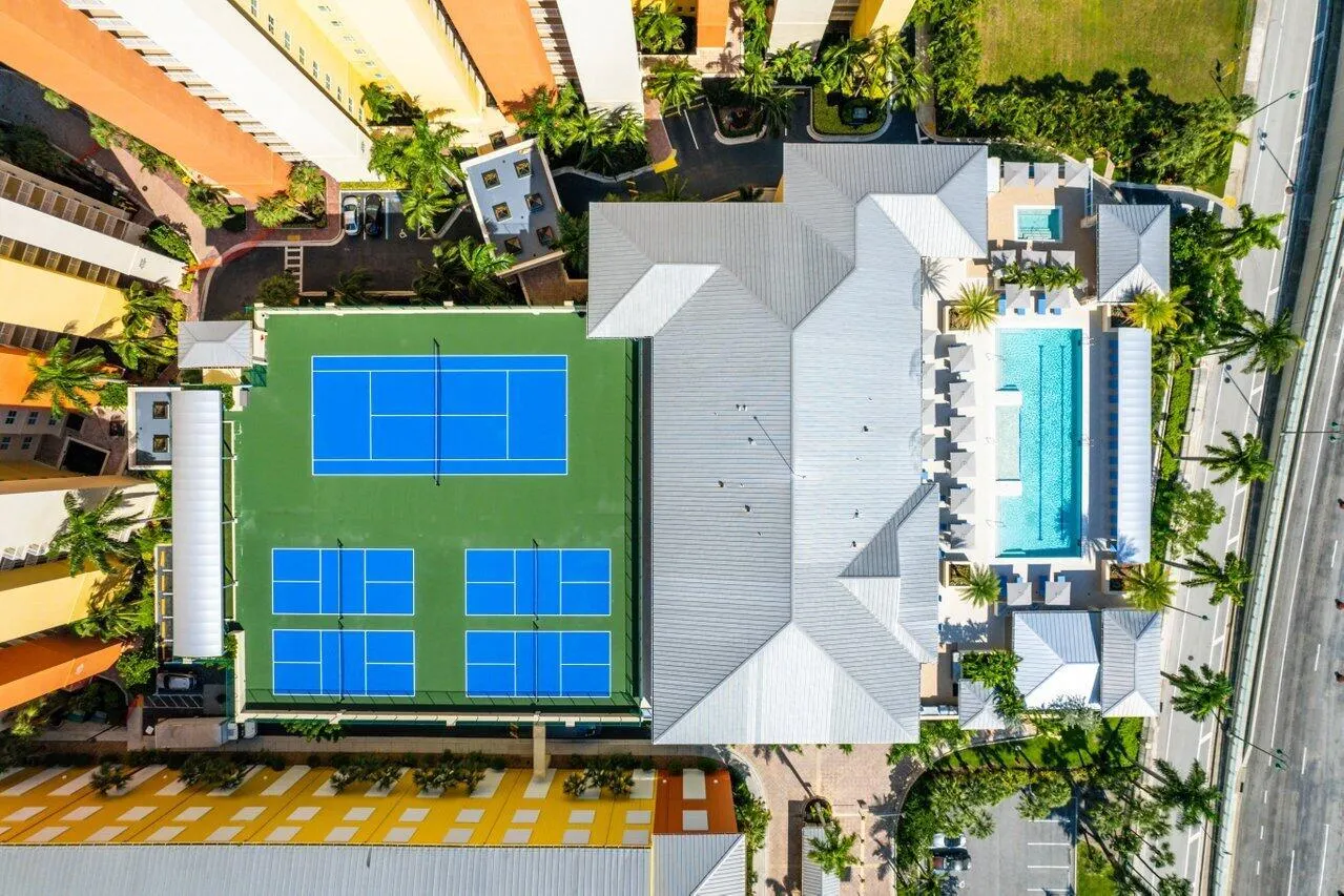 2650 Lake Shore Drive, #201