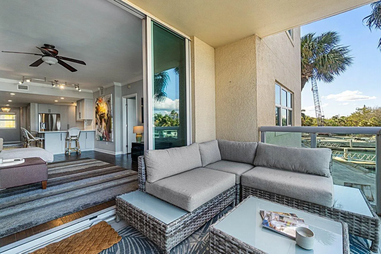 2650 Lake Shore Drive, #201