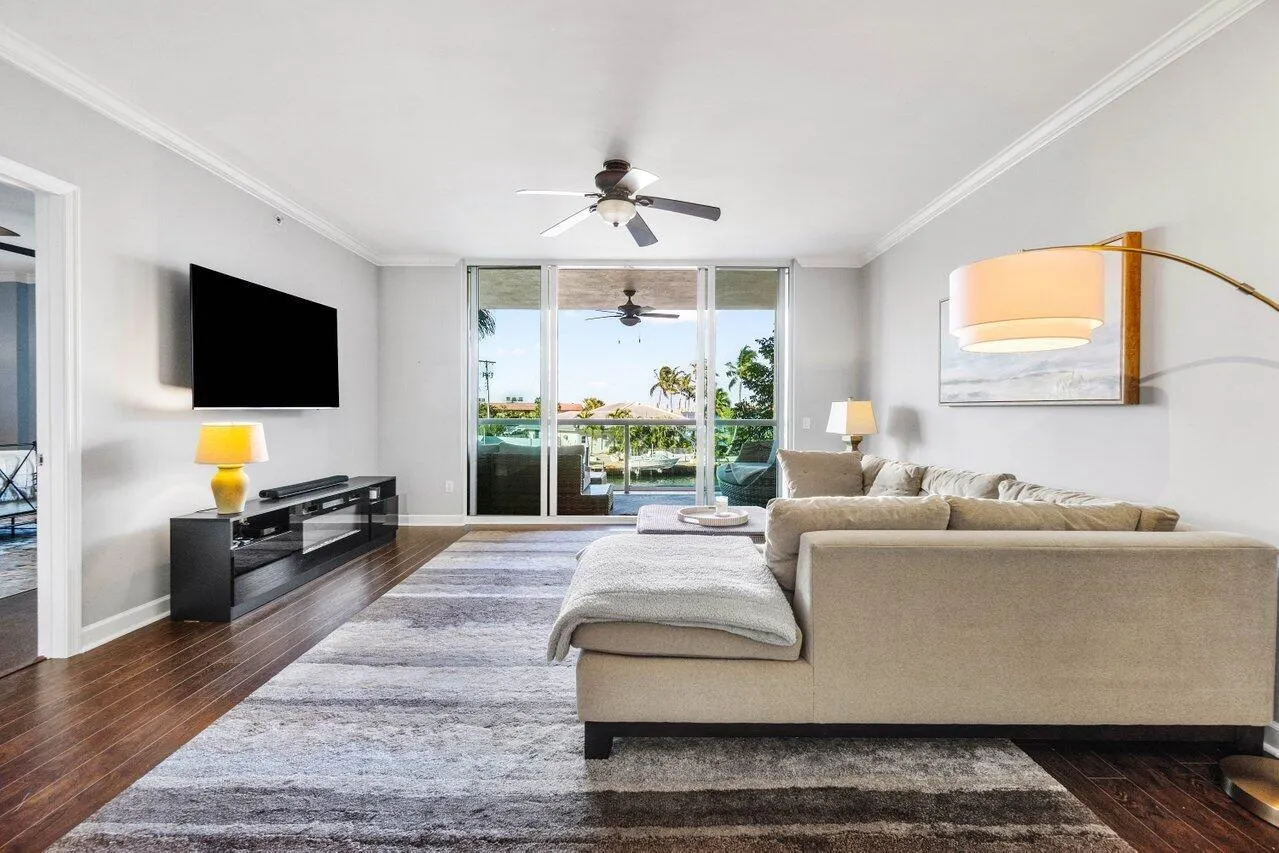 2650 Lake Shore Drive, #201