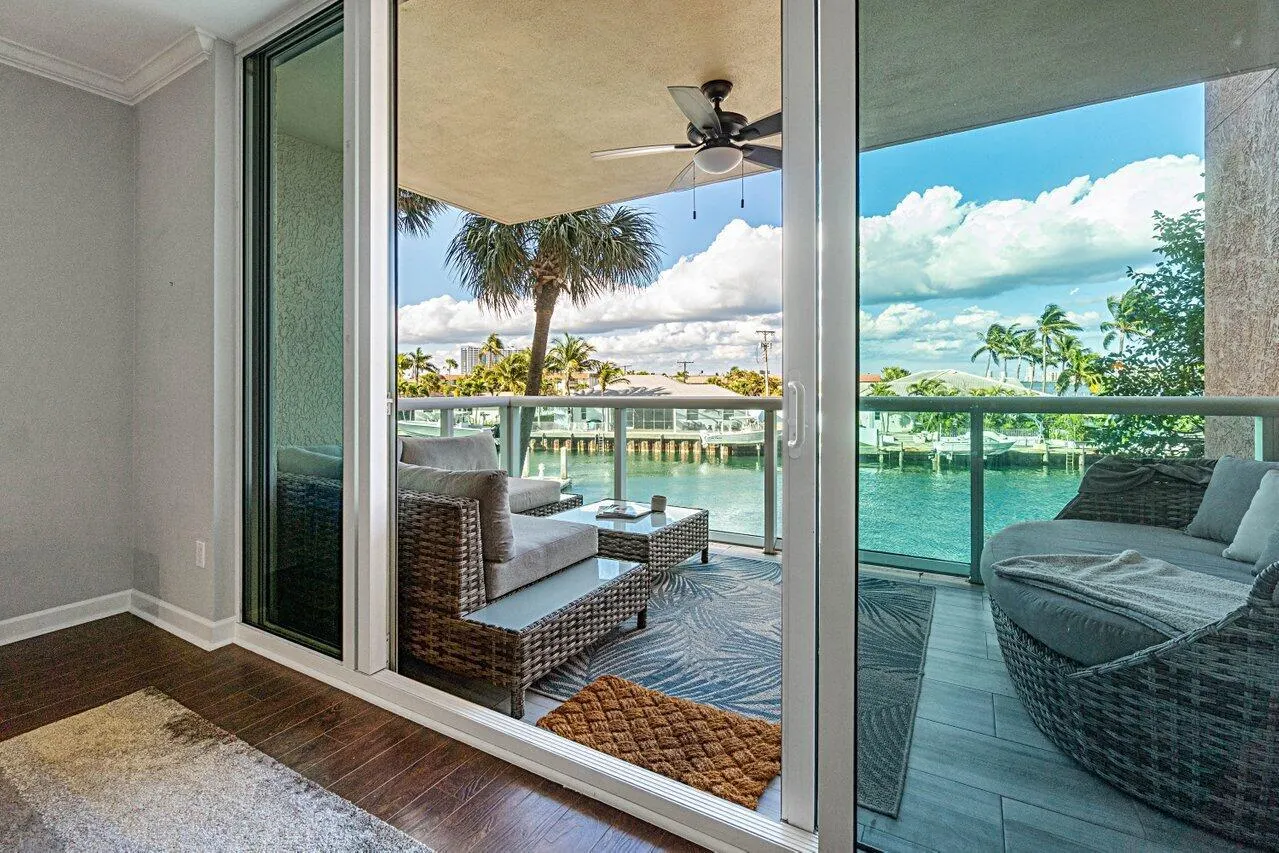 2650 Lake Shore Drive, #201