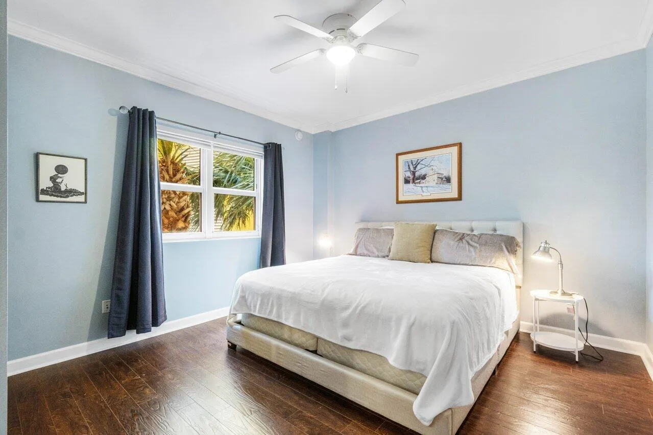 2650 Lake Shore Drive, #201