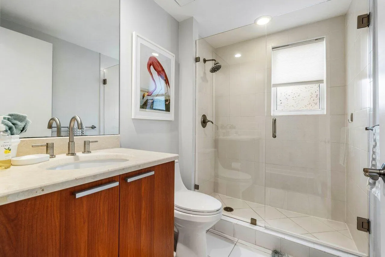 2650 Lake Shore Drive, #201