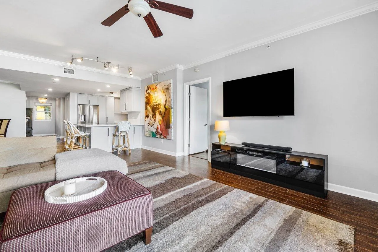 2650 Lake Shore Drive, #201