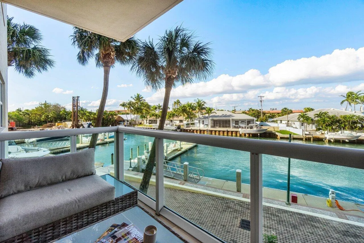 2650 Lake Shore Drive, #201