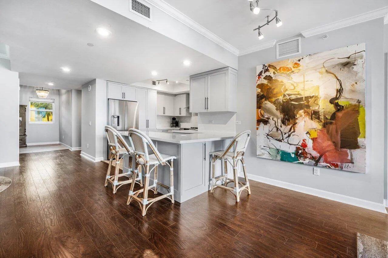 2650 Lake Shore Drive, #201