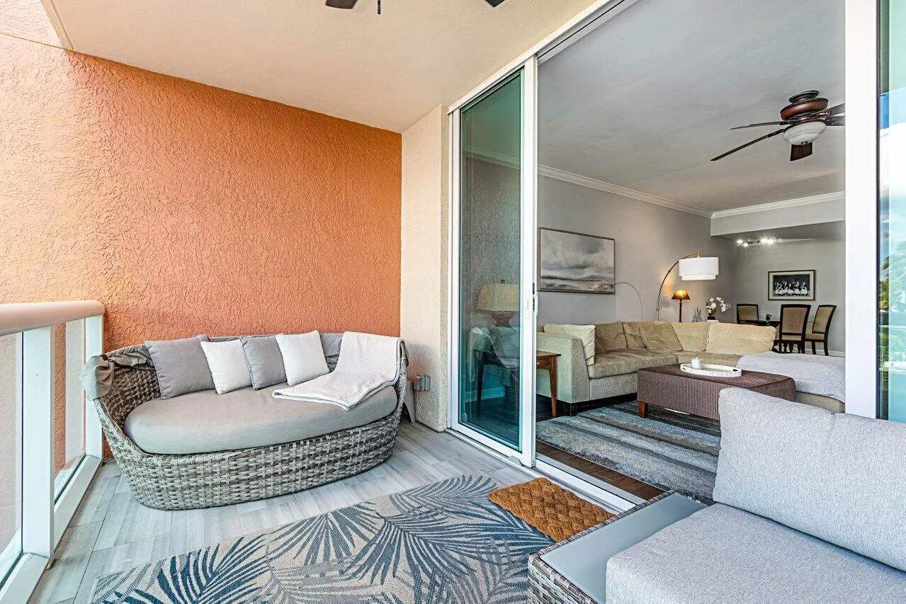 2650 Lake Shore Drive, #201