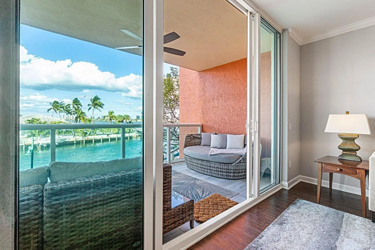 2650 Lake Shore Drive, #201