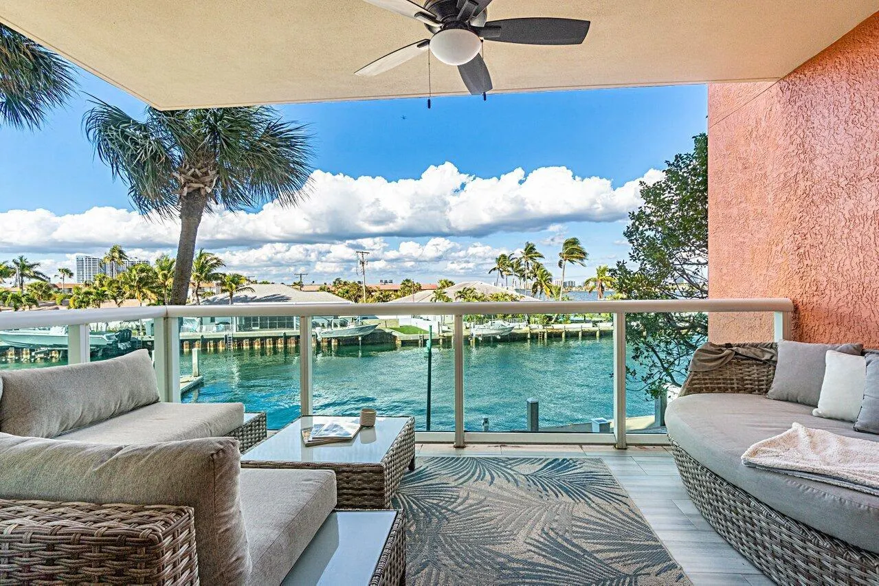 2650 Lake Shore Drive, #201