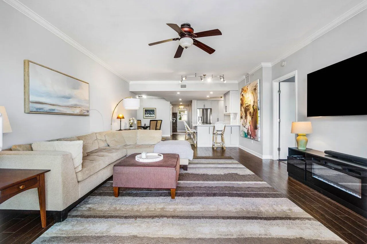 2650 Lake Shore Drive, #201