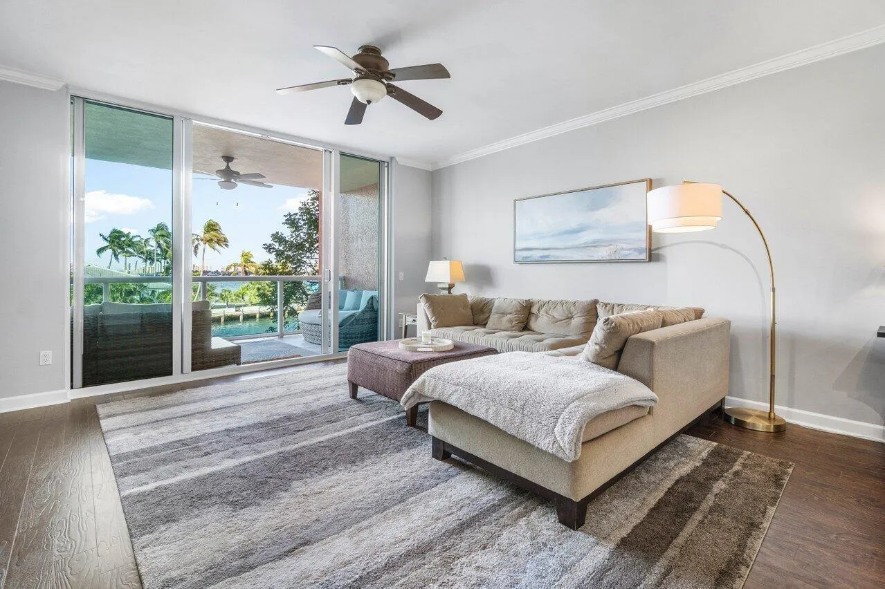 2650 Lake Shore Drive, #201