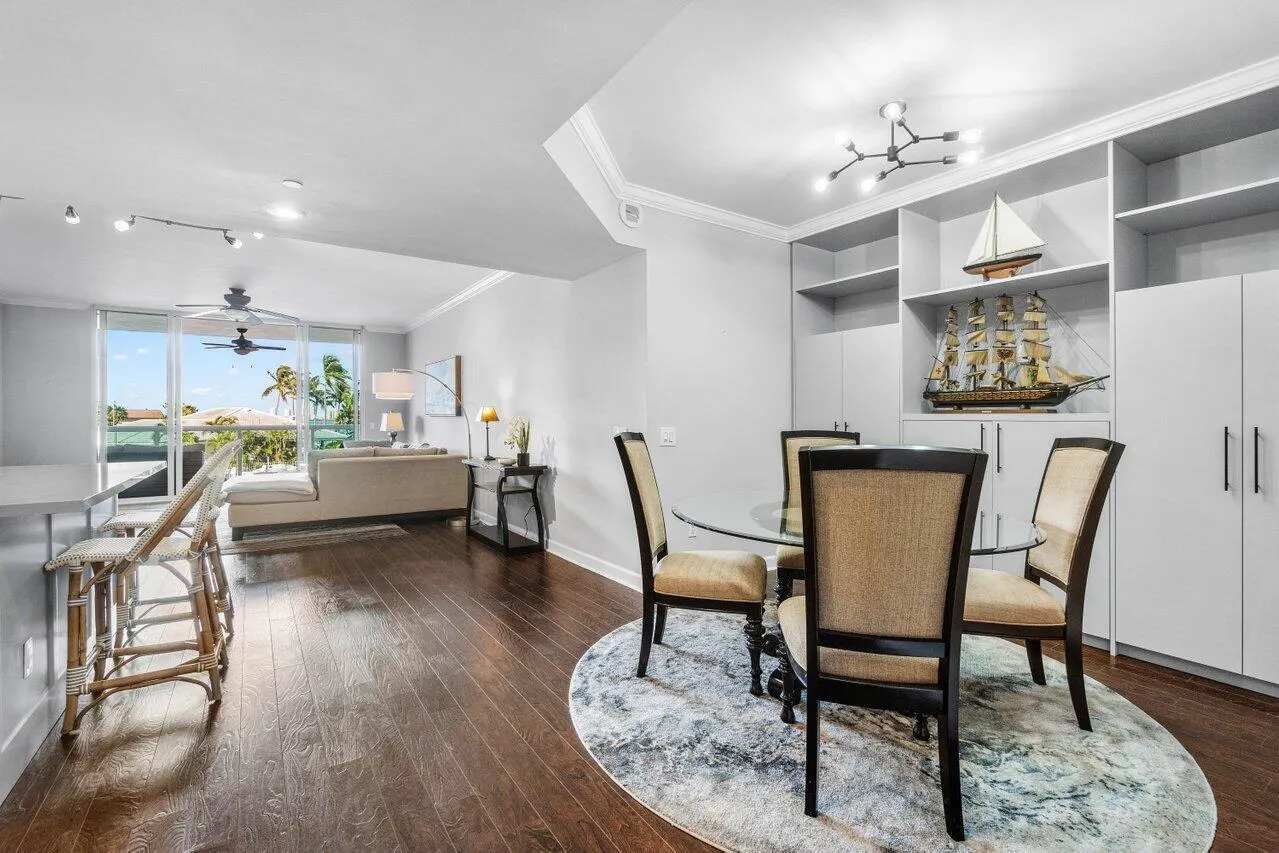 2650 Lake Shore Drive, #201