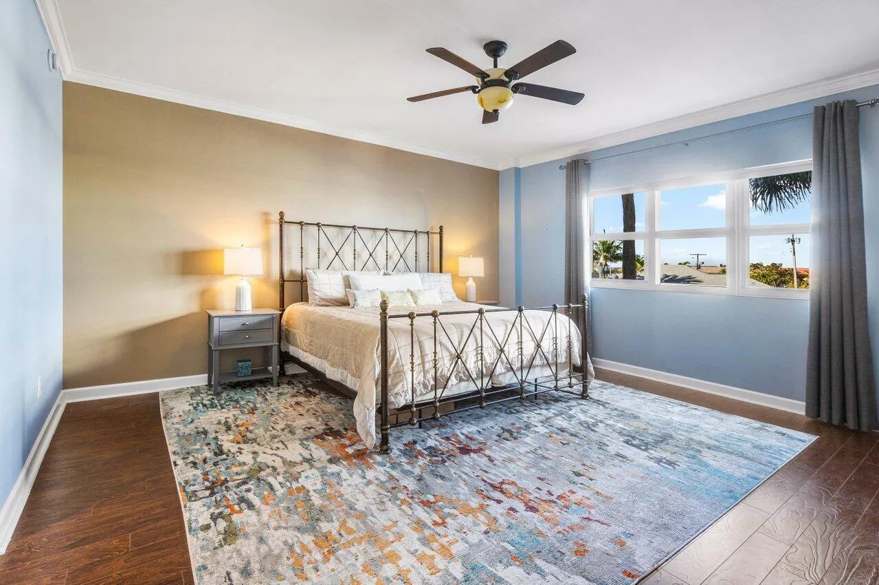 2650 Lake Shore Drive, #201