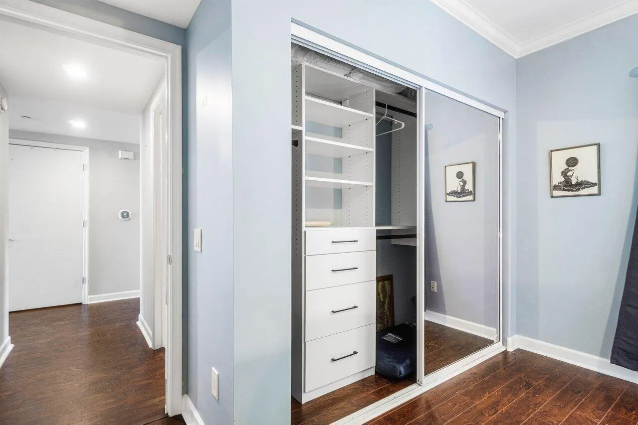 2650 Lake Shore Drive, #201