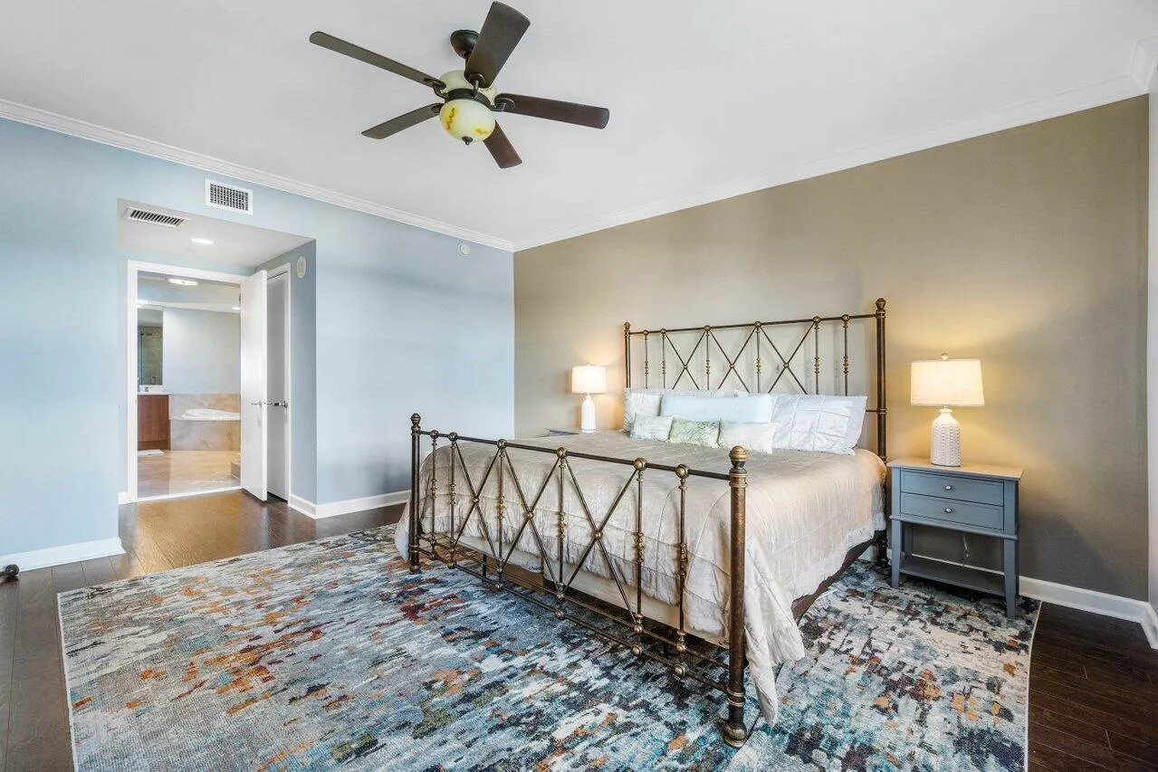 2650 Lake Shore Drive, #201