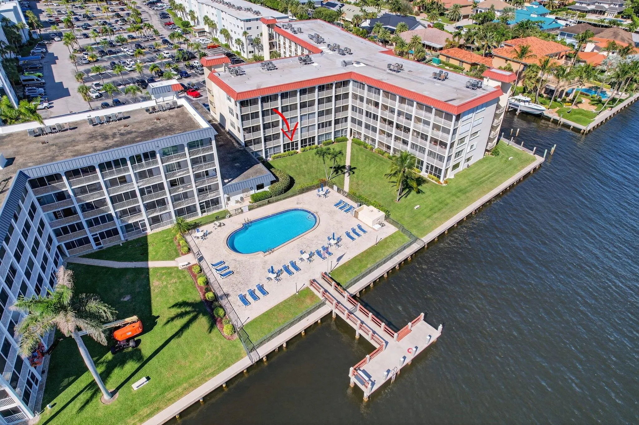 105 Paradise Harbour Boulevard, #102