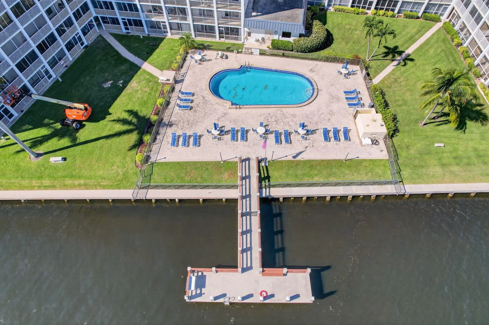 105 Paradise Harbour Boulevard, #102