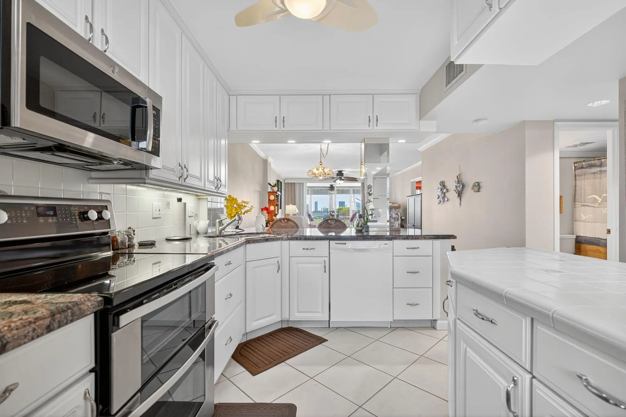 105 Paradise Harbour Boulevard, #102