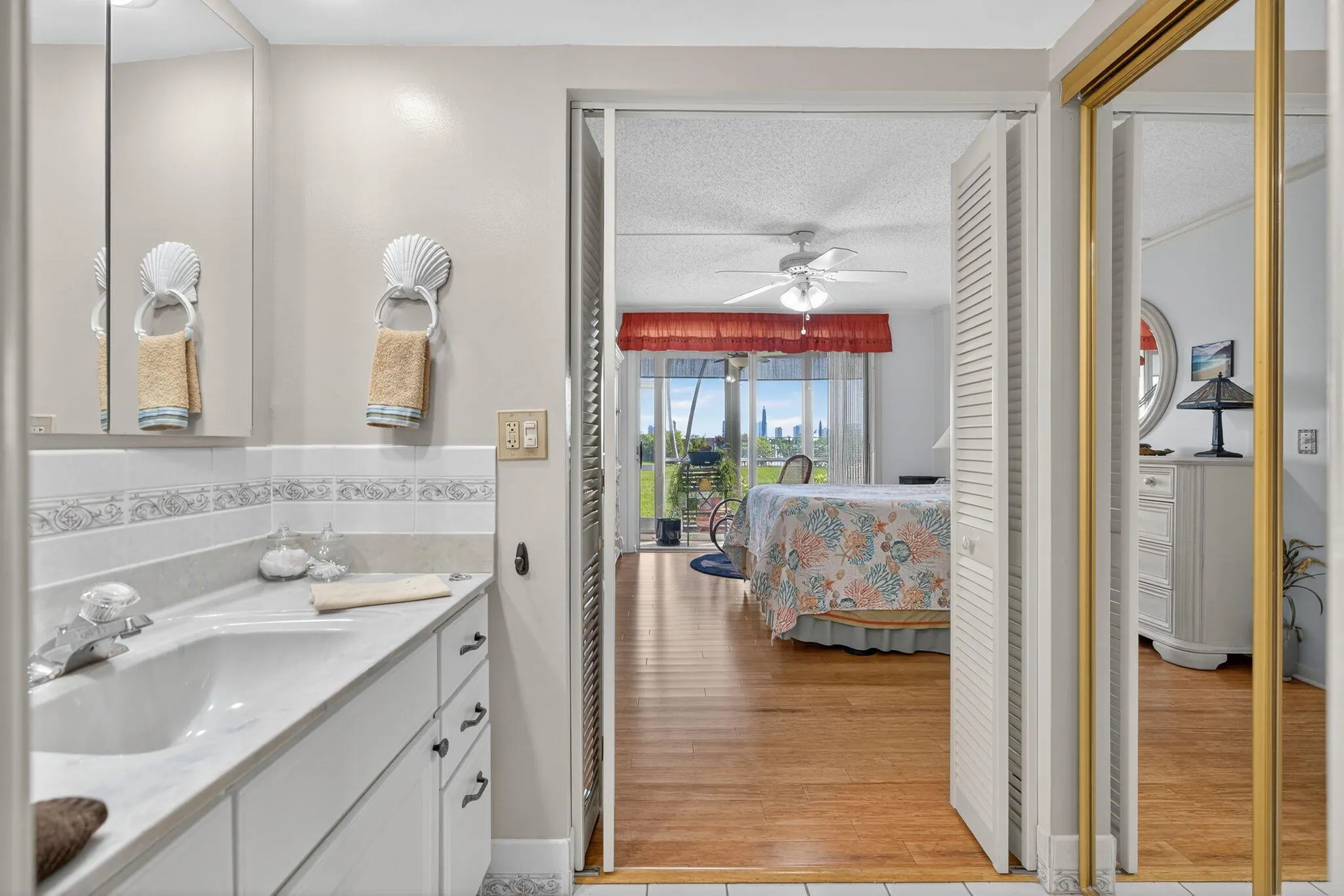 105 Paradise Harbour Boulevard, #102