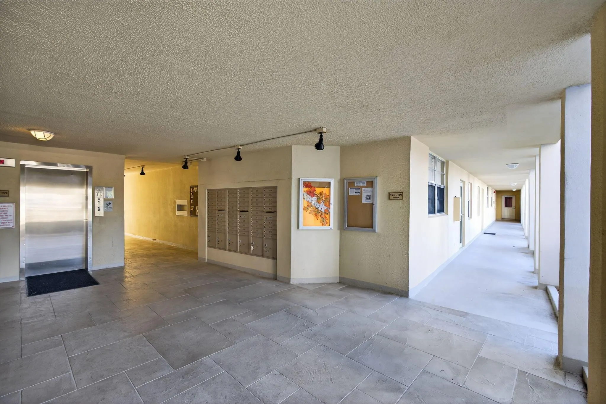 105 Paradise Harbour Boulevard, #102