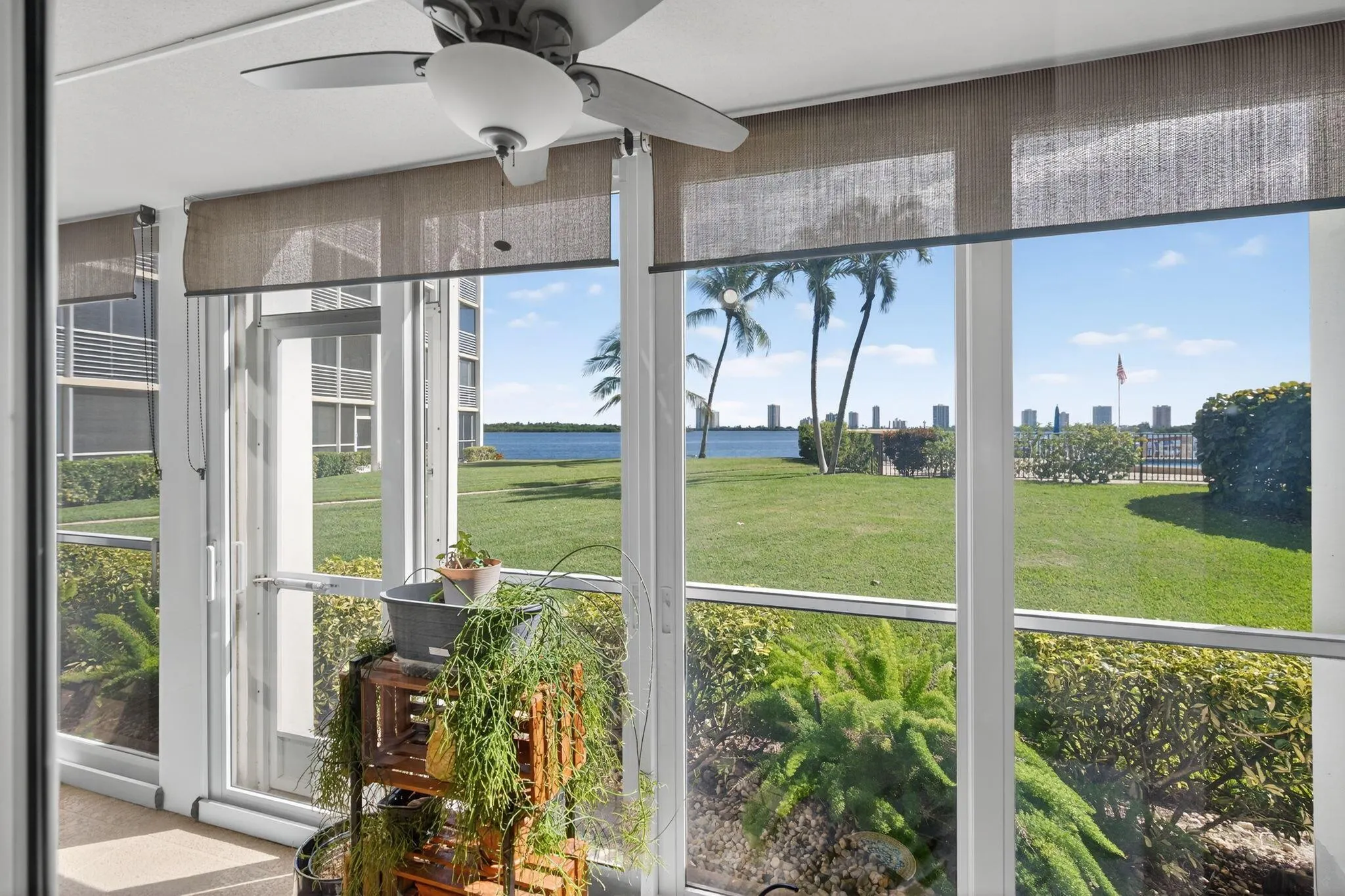 105 Paradise Harbour Boulevard, #102