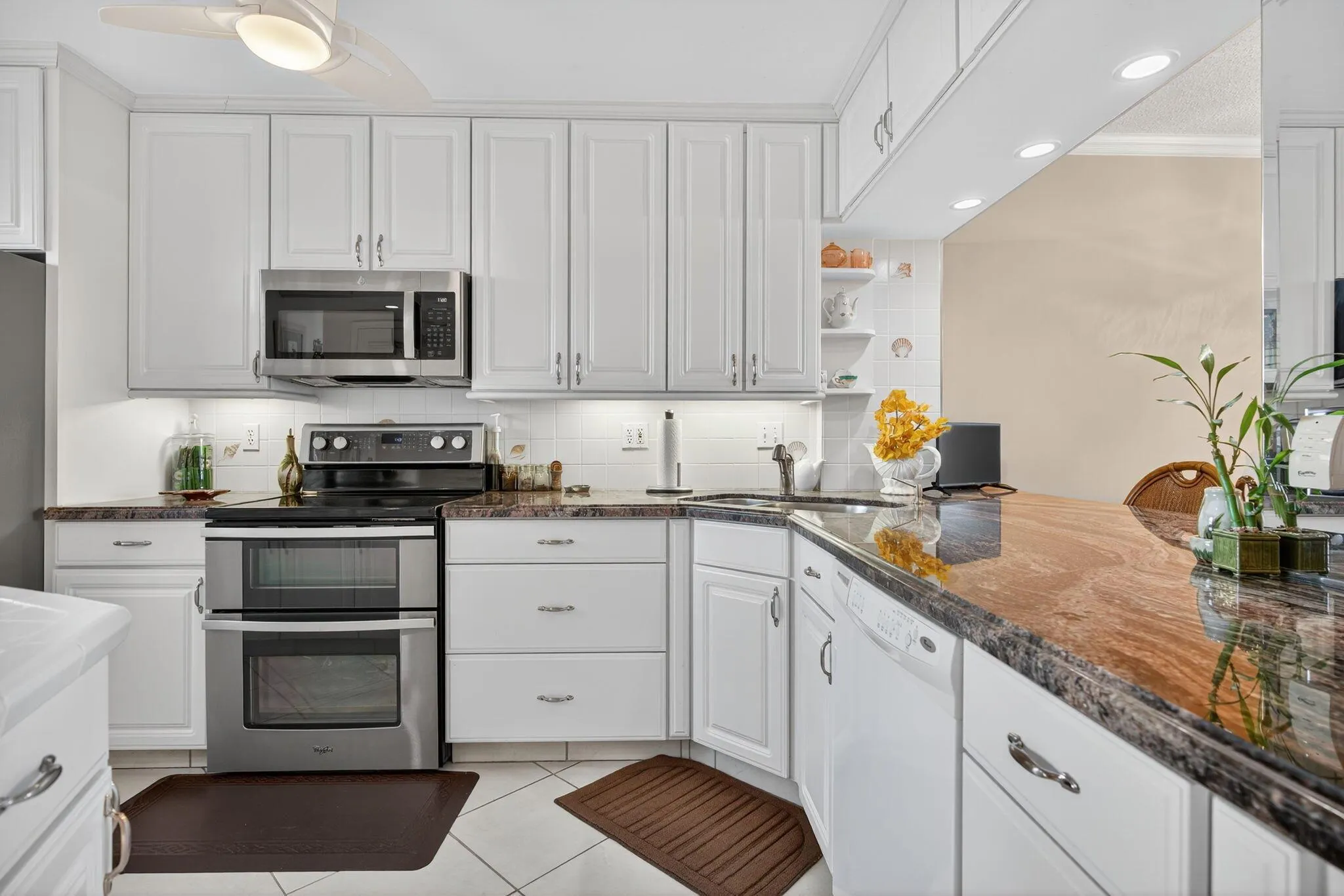 105 Paradise Harbour Boulevard, #102