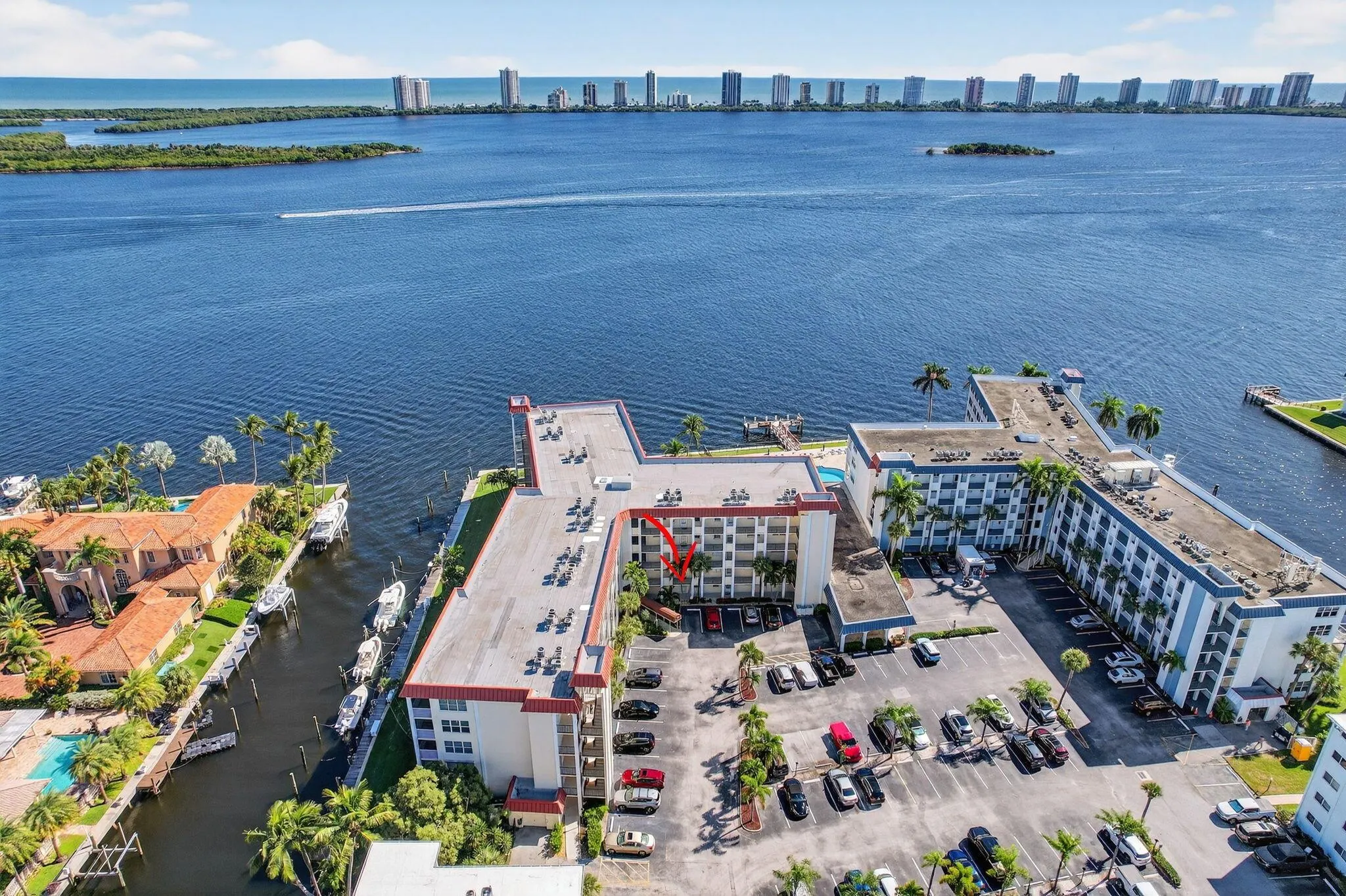 105 Paradise Harbour Boulevard, #102