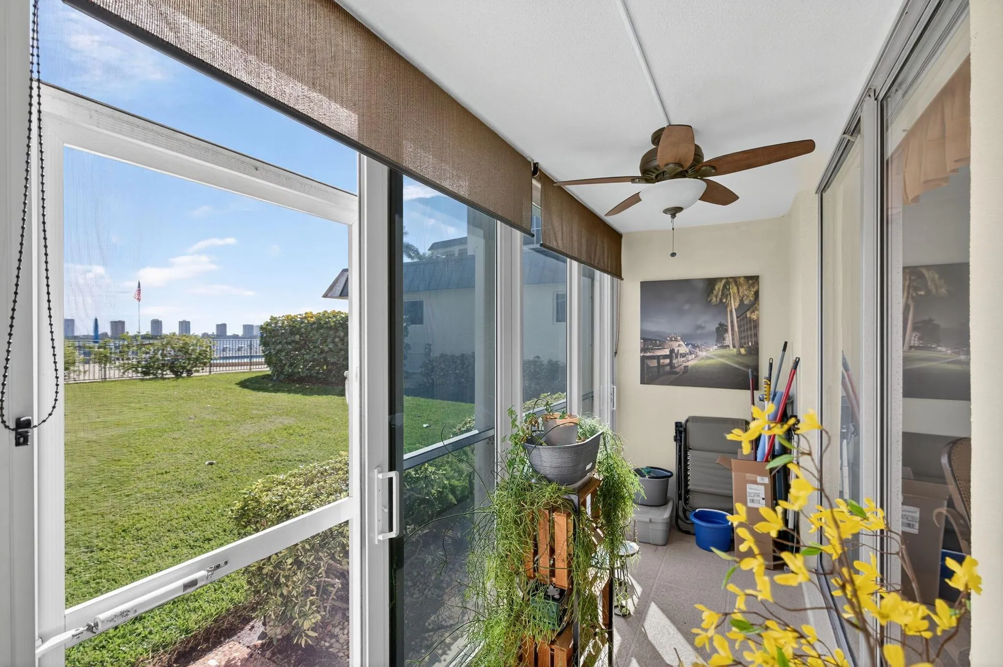 105 Paradise Harbour Boulevard, #102