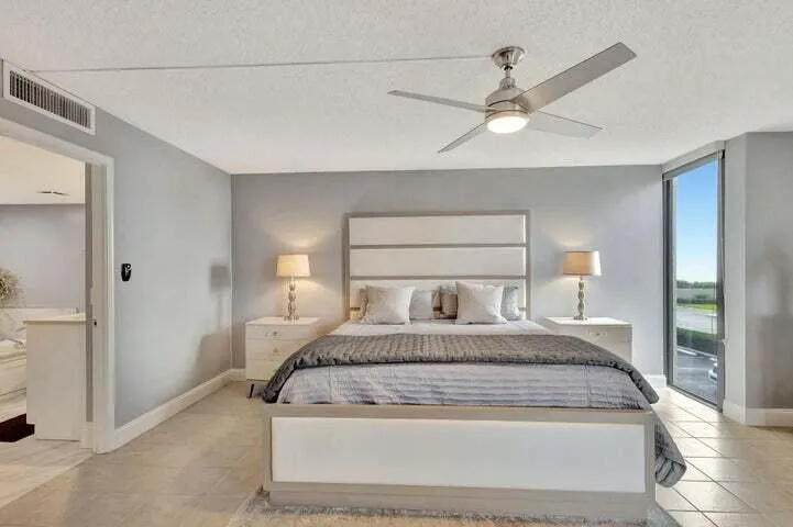 5550 N Ocean Drive, #2b