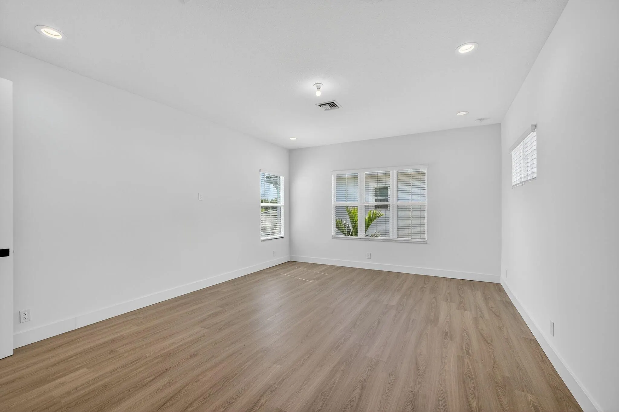 9288 Crestview Circle