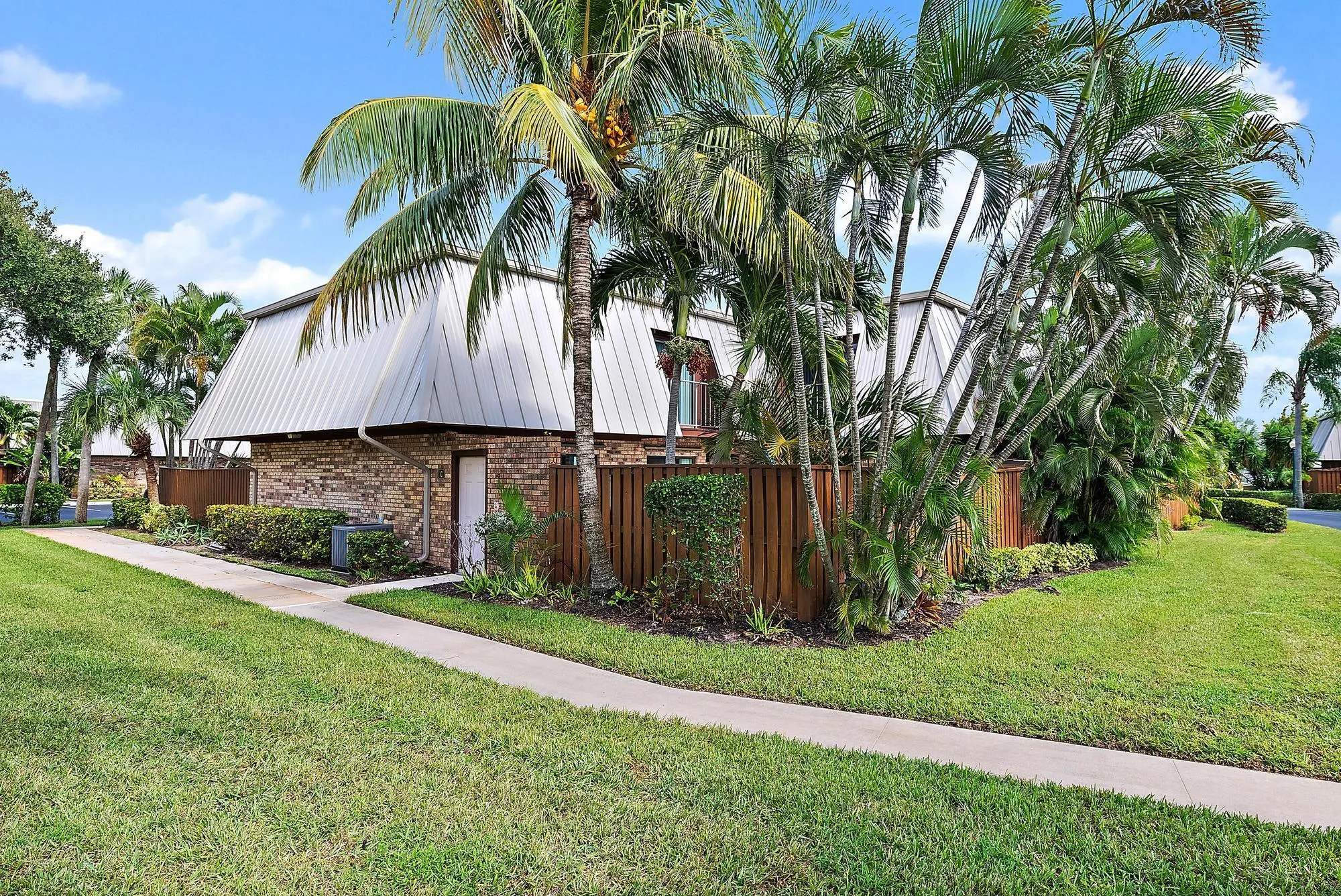 1420 Ocean Way, #28c