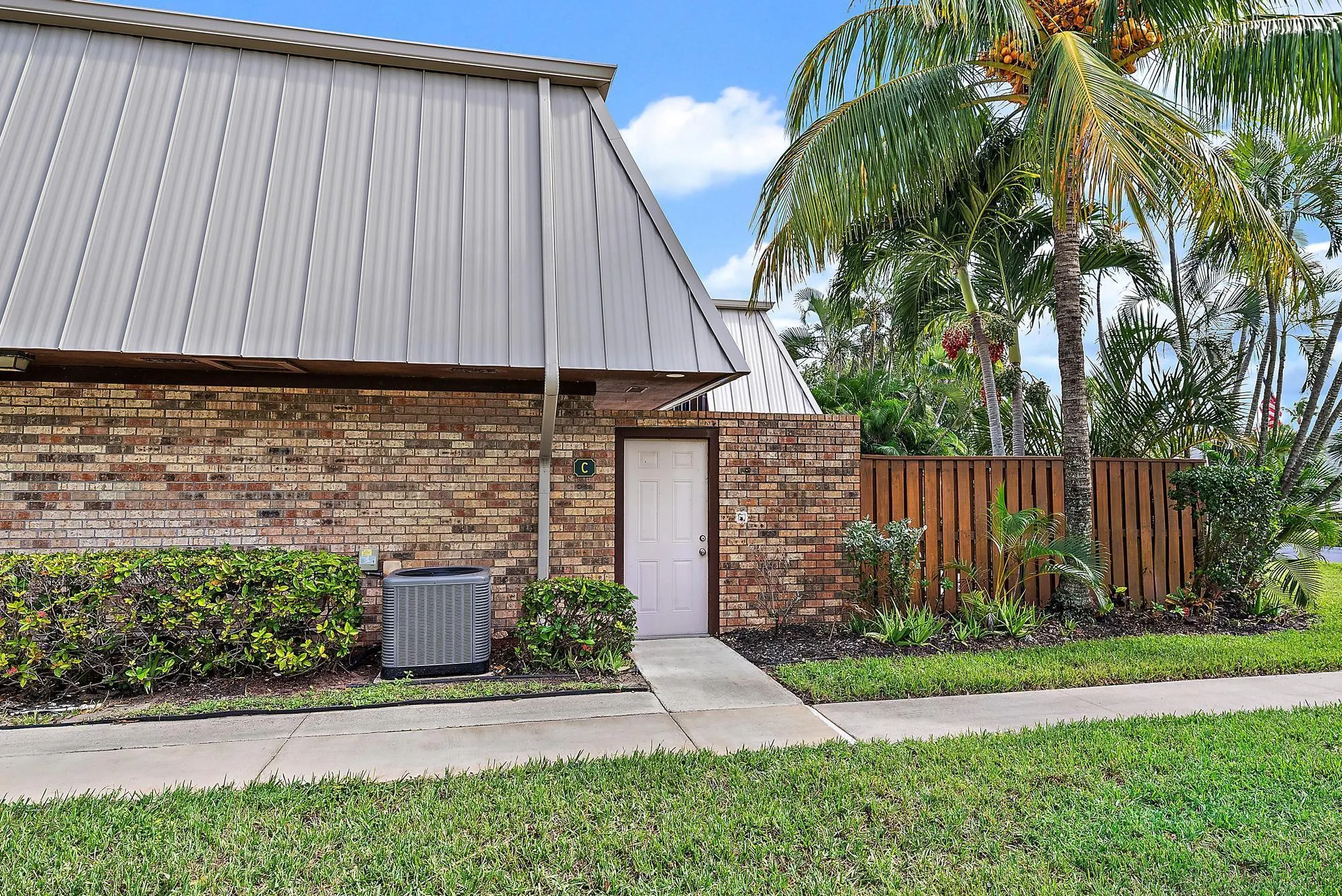 1420 Ocean Way, #28c