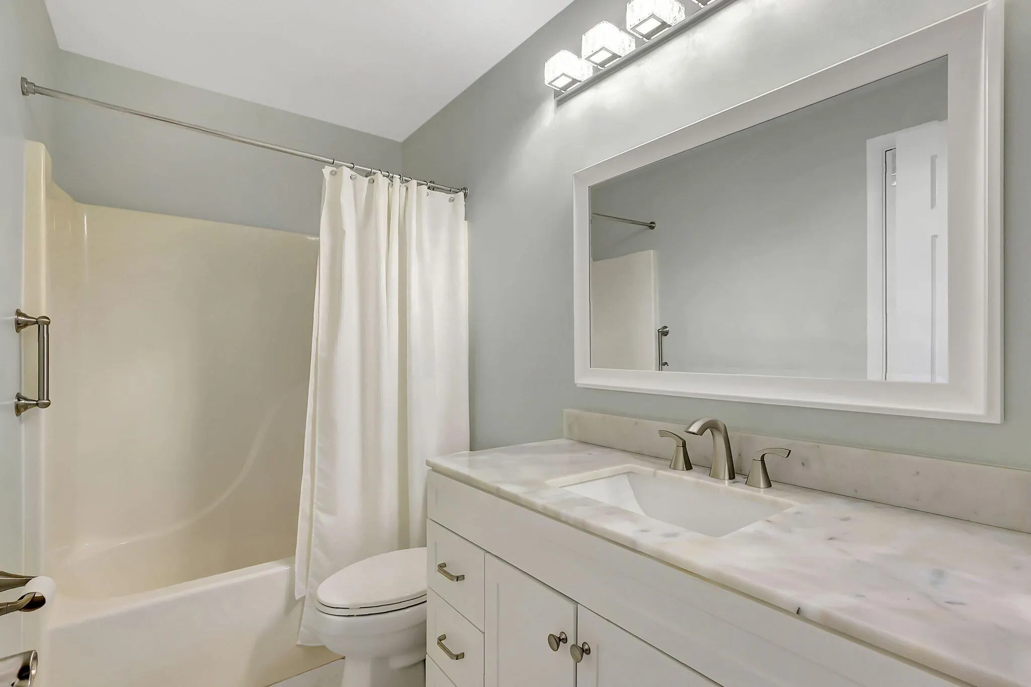 21 Lake Vista Trail, #101