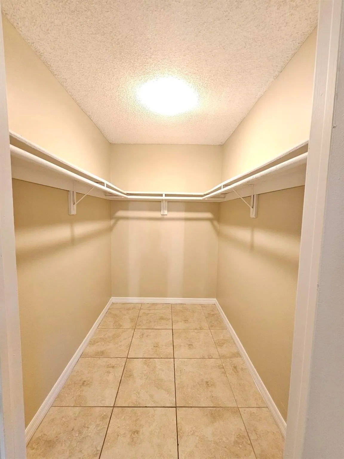 2000 N Congress Avenue, #209