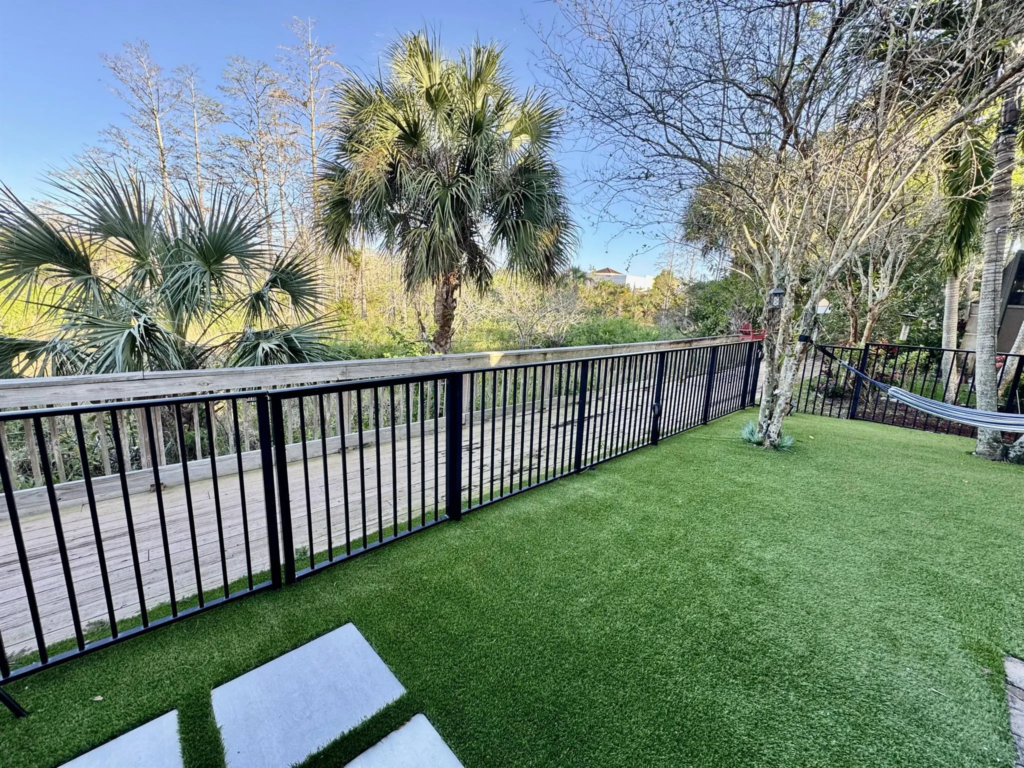 2122 Sabal Tree Court