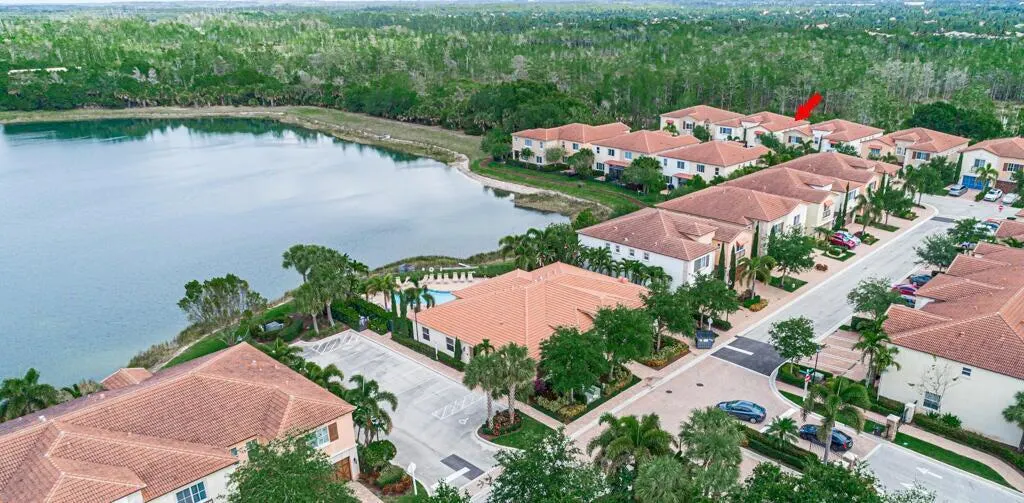 2122 Sabal Tree Court