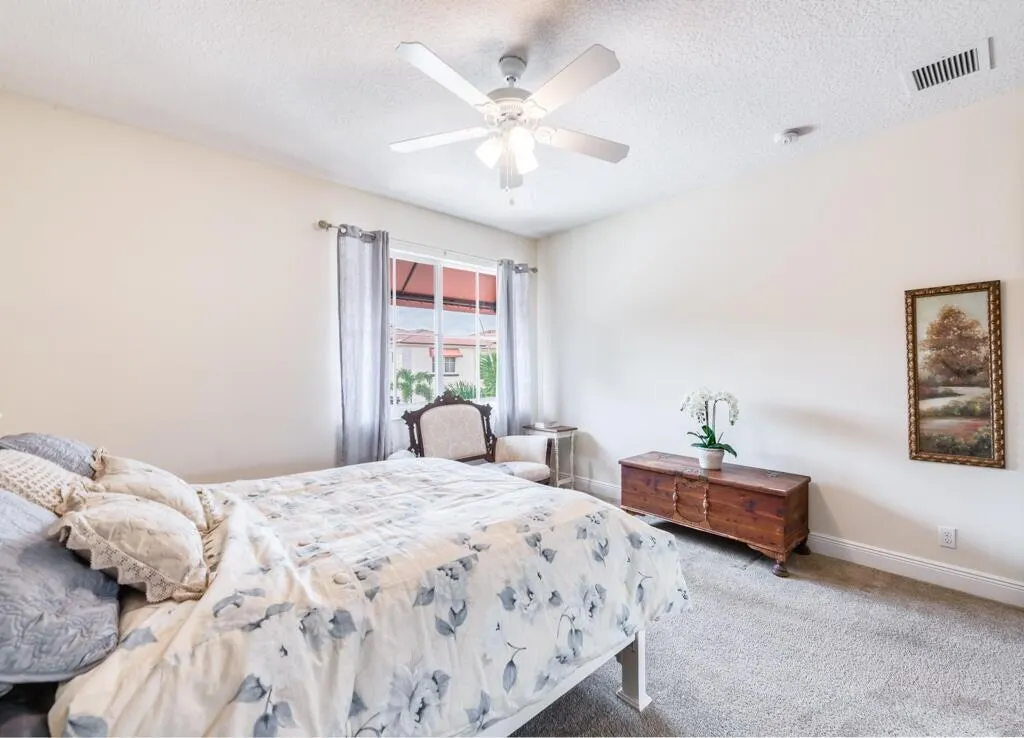 2122 Sabal Tree Court