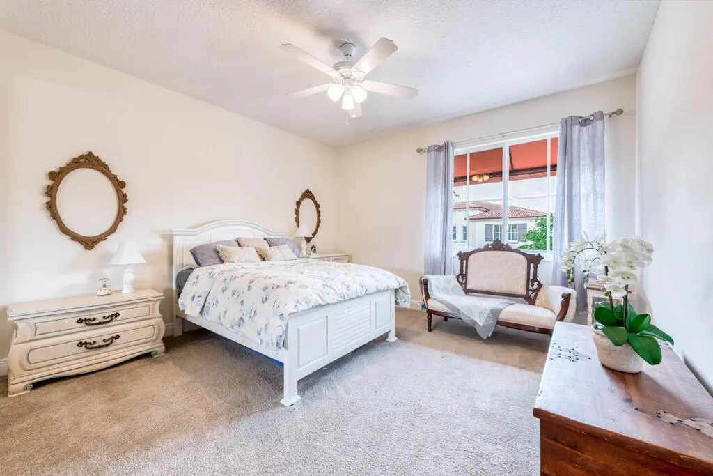 2122 Sabal Tree Court